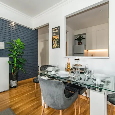 Stylish In Waterfront Apartment