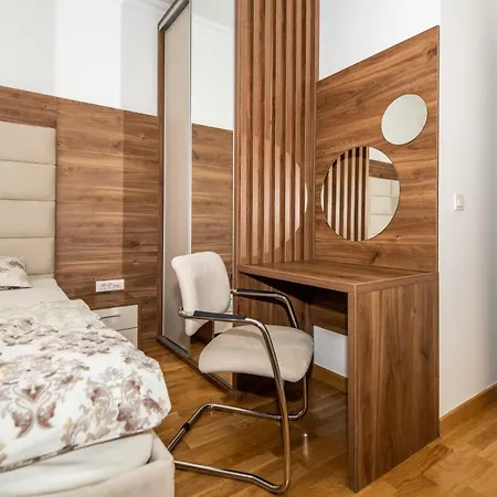 Stylish In Waterfront Apartment