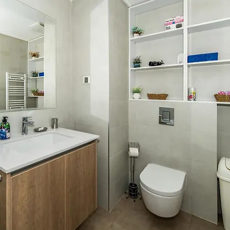 Stylish In Waterfront Apartment